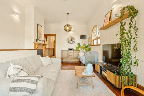 Photo of property in 27 Mortimer Terrace, Aro Valley, Wellington, 6021