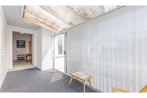 Photo of property in 62 Ocean View Road, Northcote, Auckland, 0627