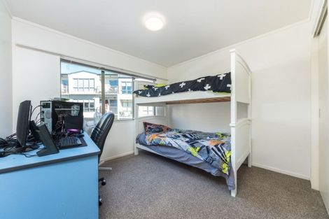 Photo of property in The Haven, 14/120 Beach Haven Road, Beach Haven, Auckland, 0626