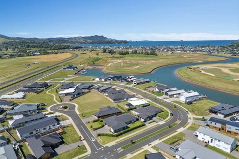 Photo of property in 4 Ronomor Place, Whitianga, 3510