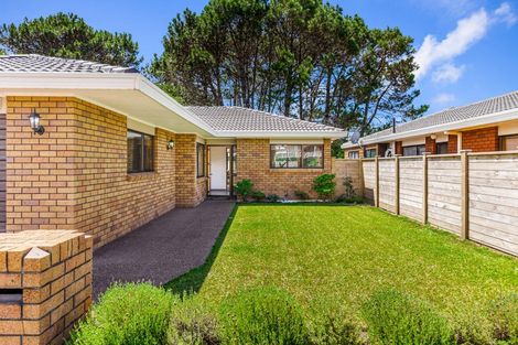 Photo of property in 1/65 Granville Drive, Massey, Auckland, 0614