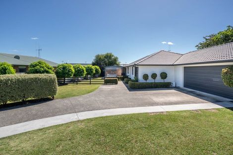 Photo of property in 1/10 Abergeldie Way, Cambridge, 3434