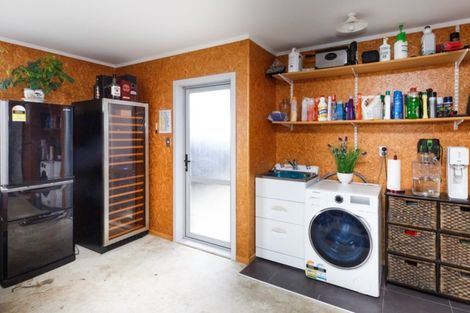 Photo of property in 8 Lorenzo Place, Kelvin Grove, Palmerston North, 4414