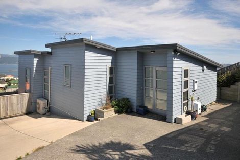Photo of property in 12 Sunhaven Drive, Newlands, Wellington, 6037