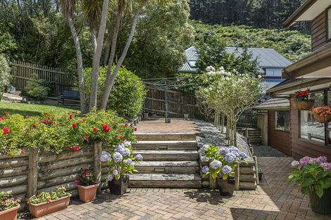 Photo of property in 23 Duval Grove, Tawa, Wellington, 5028