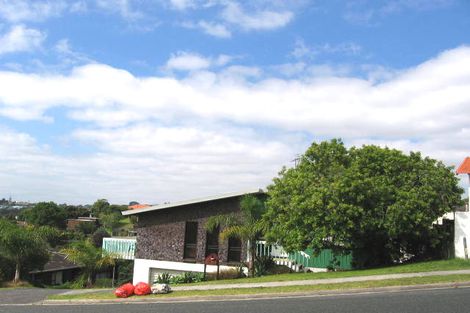 Photo of property in 1/104 John Downs Drive, Browns Bay, Auckland, 0630