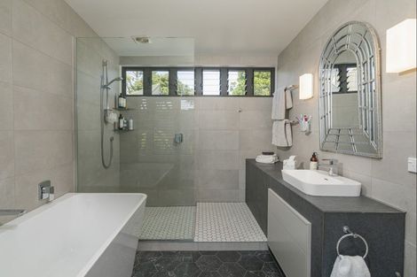 Photo of property in 6 Endeavour Place, Cooks Beach, Whitianga, 3591