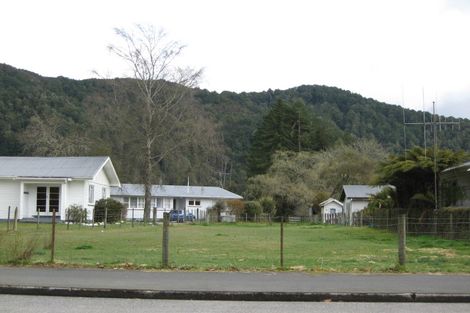 Photo of property in 114 Fairfax Street, Murchison, 7007