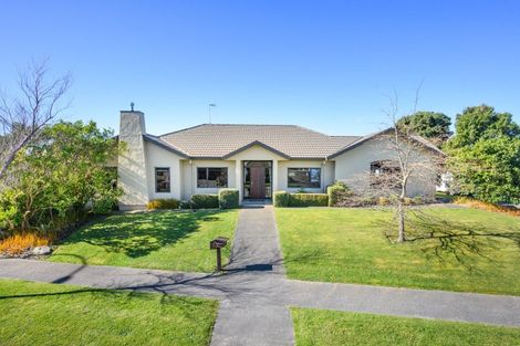 Photo of property in 48 Johnstone Drive, Fitzherbert, Palmerston North, 4410