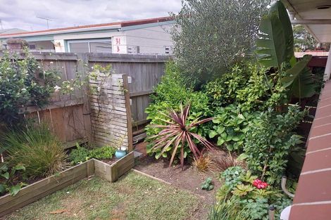 Photo of property in 2/29 Waterview Road West, Takanini, 2112