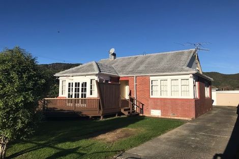 Photo of property in 28 Churton Crescent, Taita, Lower Hutt, 5011