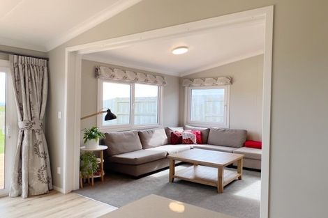 Photo of property in 18 Monaco Grove, Fitzherbert, Palmerston North, 4410