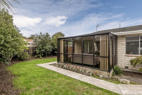 Photo of property in 2/6 Tamarisk Place, Parklands, Christchurch, 8083