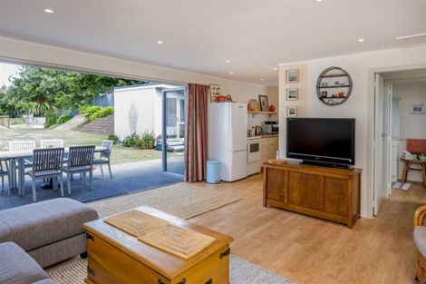 Photo of property in 37 Sarah Street, Waikawa Beach, Manakau, 5573