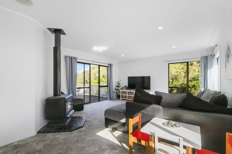 Photo of property in 35 Camellia Terrace, Maungaraki, Lower Hutt, 5010