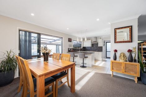 Photo of property in 121 Godley Road, Green Bay, Auckland, 0604