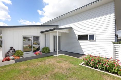 Photo of property in 25 Poplar Grove, Feilding, 4702