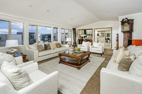 Photo of property in 254a Hurstmere Road, Takapuna, Auckland, 0622