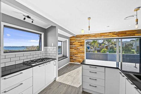 Photo of property in 1291 Whangaparaoa Road, Army Bay, Whangaparaoa, 0930