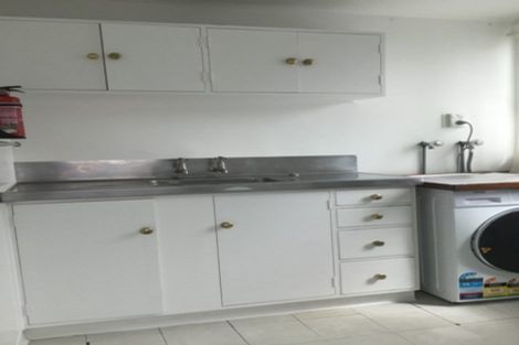 Photo of property in Churchill Flats, 213 The Terrace, Wellington Central, Wellington, 6011