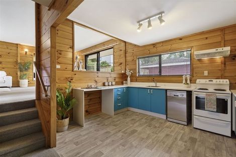 Photo of property in 2/11 Sunhaven Avenue, Glenfield, Auckland, 0629