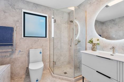 Photo of property in 1/33 Elizabeth Drive, West Harbour, Auckland, 0618