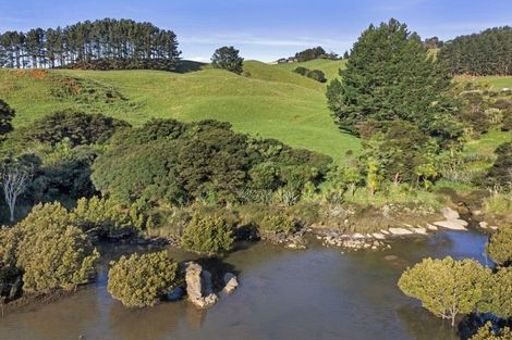 Photo of property in 82 Maungatawhiri Road, Raglan, 3295