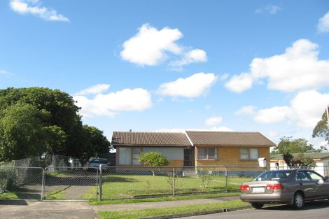 Photo of property in 15 Waikaremoana Place, Pakuranga Heights, Auckland, 2010