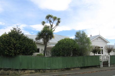 Photo of property in 2 Selwyn Road, Hospital Hill, Napier, 4110