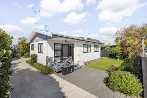 Photo of property in 35 Collins Road, Melville, Hamilton, 3206
