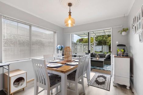 Photo of property in 5 Rosebank Avenue, Kelvin Grove, Palmerston North, 4414