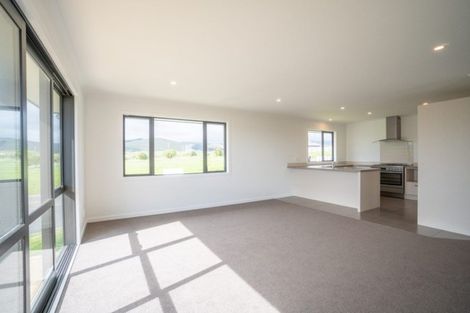 Photo of property in 33 Silicon Way, Fitzherbert, Palmerston North, 4410