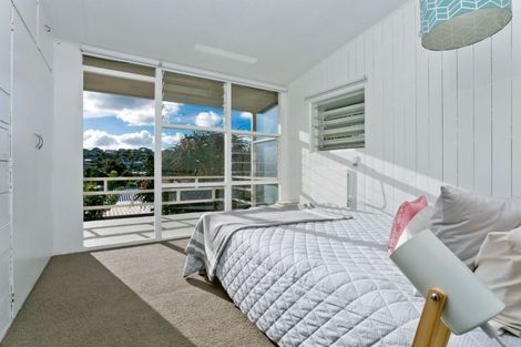 Photo of property in 90 Saddleback Rise, Murrays Bay, Auckland, 0630