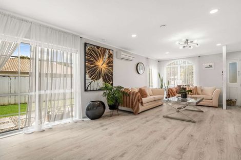 Photo of property in 52 Riverton Drive, Randwick Park, Auckland, 2105