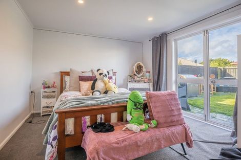 Photo of property in 73 Arcon Drive, Broomfield, Christchurch, 8042