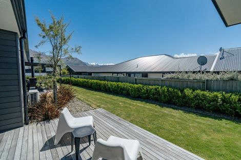 Photo of property in 9 Centre Crescent, Wanaka, 9305