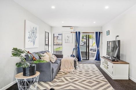 Photo of property in 1 Arataki Way, Glen Eden, Auckland, 0602