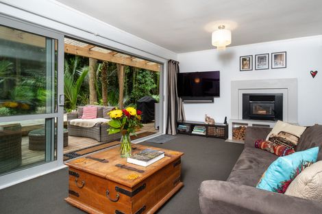Photo of property in 3 Opanuku Road, Henderson Valley, Auckland, 0612