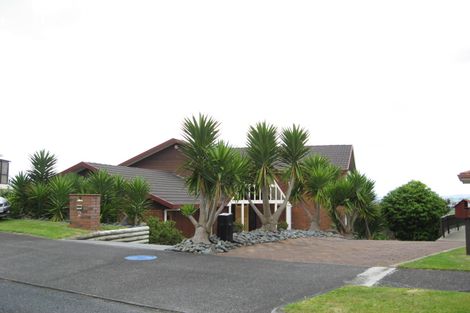 Photo of property in 2 Dunolly Place, Pukekohe, 2120