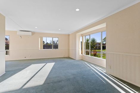 Photo of property in 8 Trossach Place, Wattle Downs, Auckland, 2103