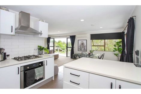 Photo of property in 1/27 Sovereign Place, Glenfield, Auckland, 0629