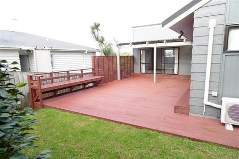 Photo of property in 1/31 Tetrarch Place, Totara Vale, Auckland, 0629