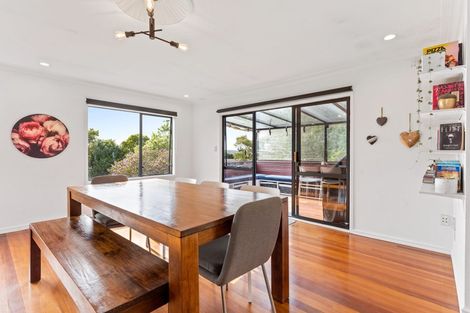 Photo of property in 10 Ballini Rise, West Harbour, Auckland, 0618