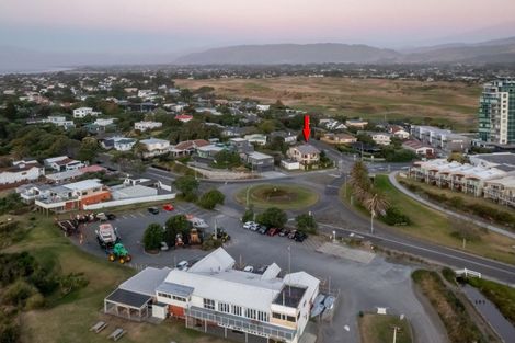 Photo of property in 3 Golf Road, Paraparaumu Beach, Paraparaumu, 5032