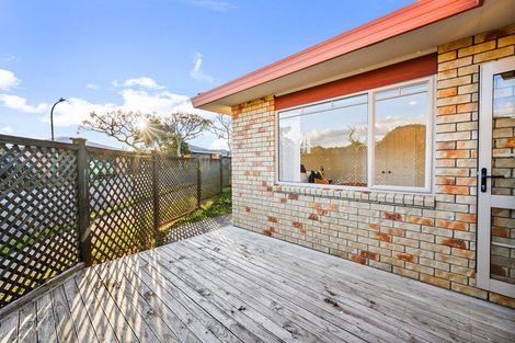 Photo of property in 28 Ginders Drive, Massey, Auckland, 0614