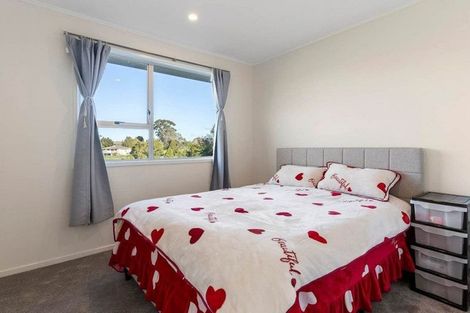 Photo of property in 38 Sunline Avenue, Massey, Auckland, 0614