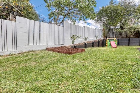 Photo of property in 2/33 Lowtherhurst Road, Massey, Auckland, 0614