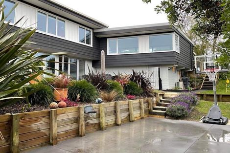 Photo of property in 9 City View Terrace, Birkenhead, Auckland, 0626