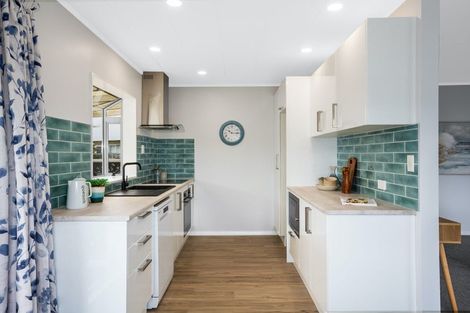 Photo of property in 10 Grimsby Grove, Wainuiomata, Lower Hutt, 5014