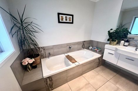 Photo of property in 22b Sunnyvale Road, Swanson, Auckland, 0614